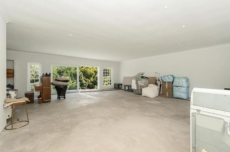 8 Bedroom Property for Sale in Hout Bay Western Cape